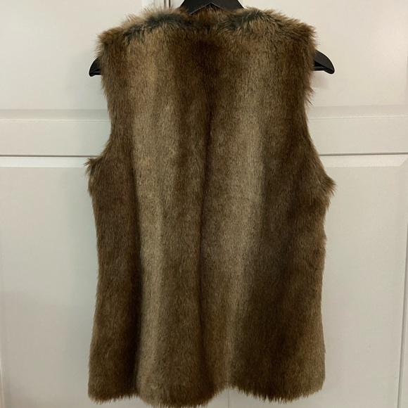 Zara Faux Fur Vest - Picture 1 of 3